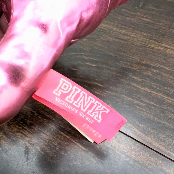 Victoria secret Pink Dog mini plush with White Accents 2018 - Picture 6 of 11